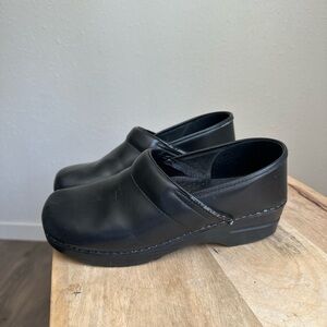 Dansko black leather clogs 41 9.5